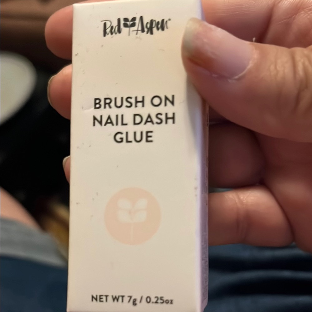 Red Aspen Brush On Nail Dash Glue - White
